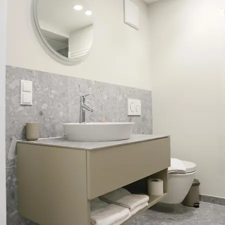 Blackhome Tivoli Apartment
